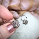 NYHET: BLOMSTERNATT ØRERINGER DYPPET I SØLV thumbnail