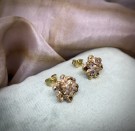 NYHET: BLOMSTERNATT STUDS DYPPET I GULL thumbnail