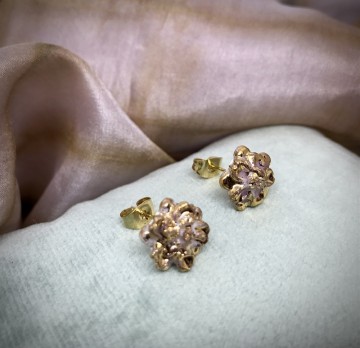 NYHET: BLOMSTERNATT STUDS DYPPET I GULL
